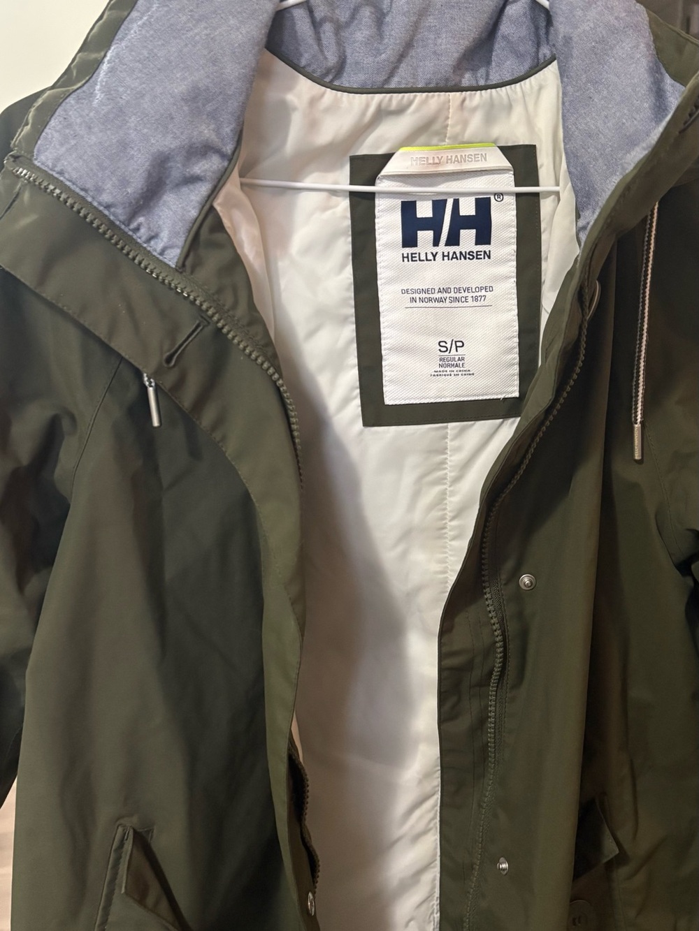 Helly Hansen Olive Green Hooded Rain Coat - Picture 4 of 8